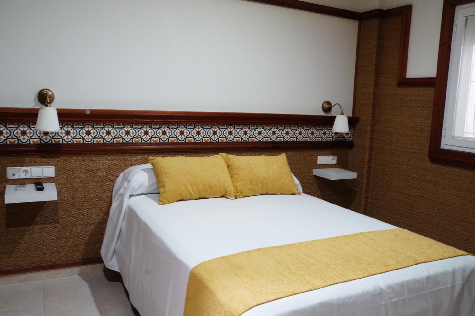 Hostal La Conilena 콘일데라프론테라 외부 사진