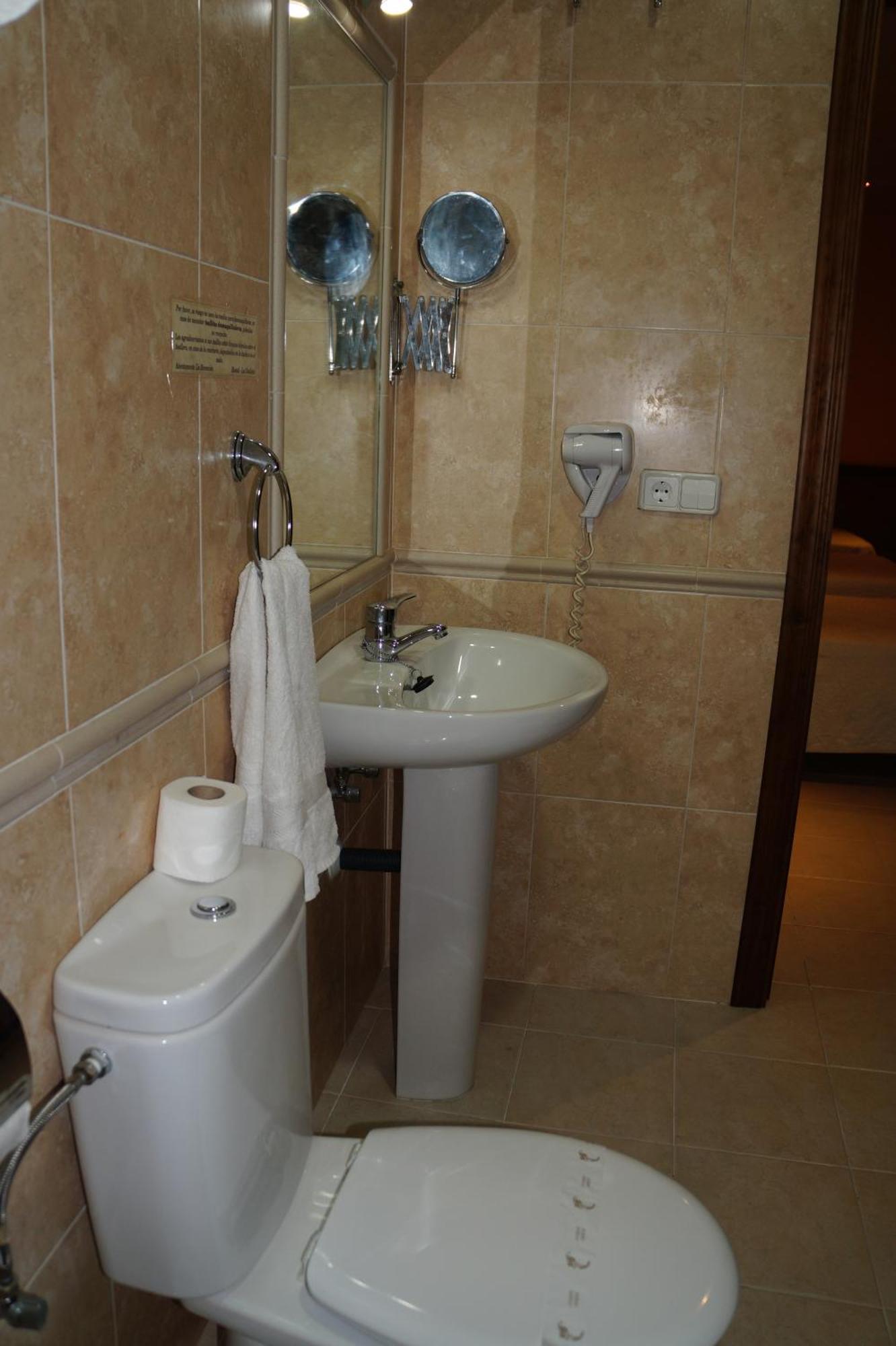 Hostal La Conilena 콘일데라프론테라 객실 사진